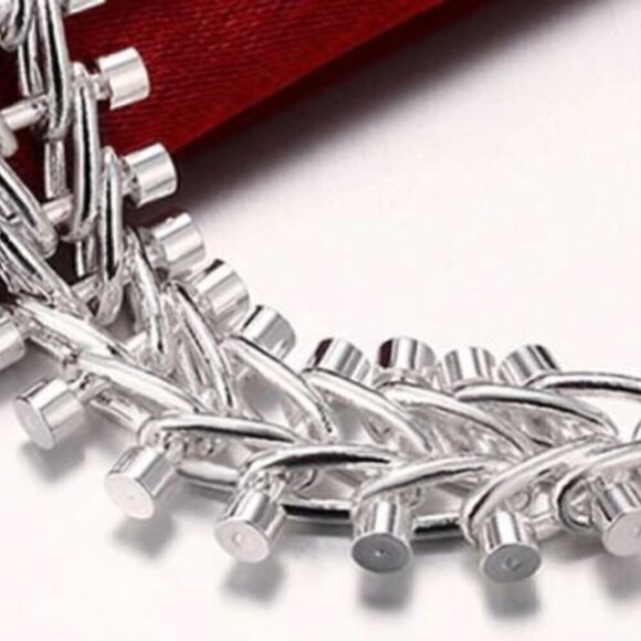 Twisted Chain with Small Balls Bracelet - Picture 5 of 6